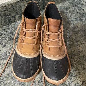 Sorel duck boots size 9